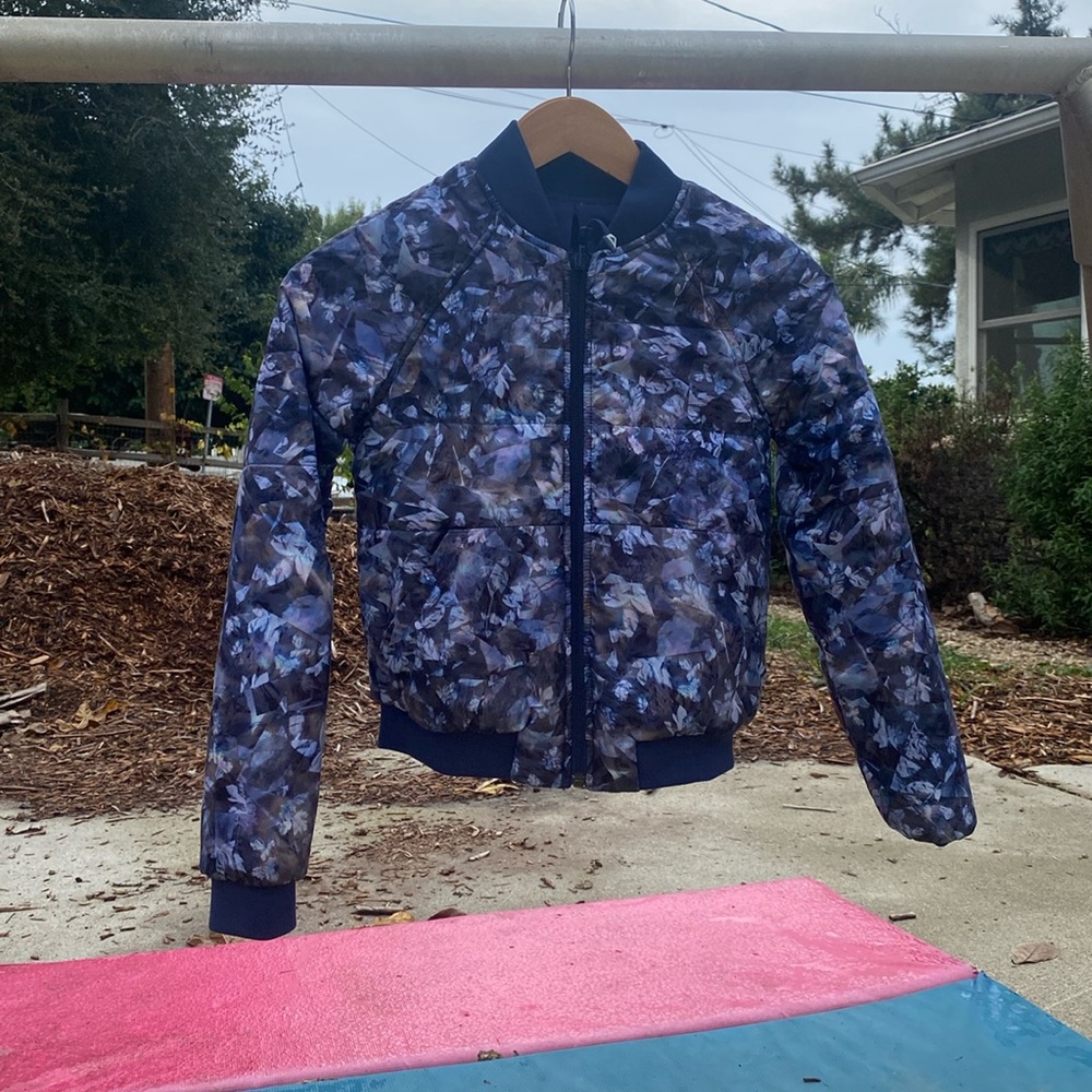 Ivivva by lululemon kids super warm jacket with crystal/dynamic blue design